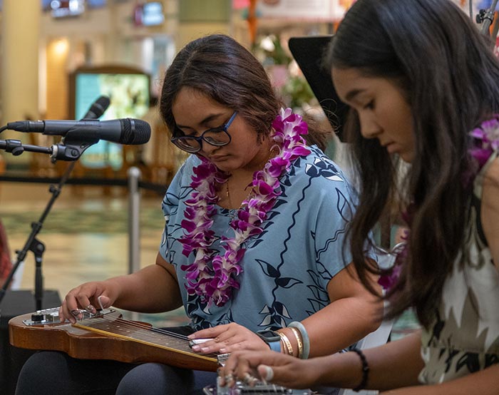 Makamae and Isabella