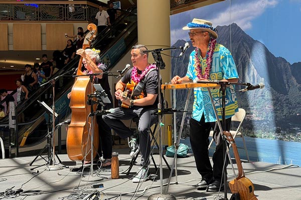 Paul Kim at the Hawaiian Steel Guitar Festival